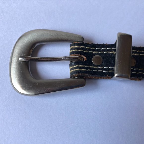 Black leather belt with silver accents size medium - Picture 2 of 6